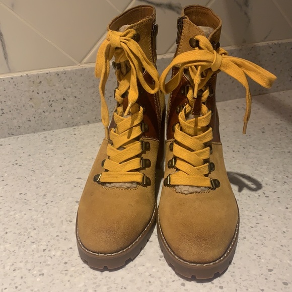 Frye & Co Women’s Rayner Hiking Ankle Boot - Picture 2 of 6